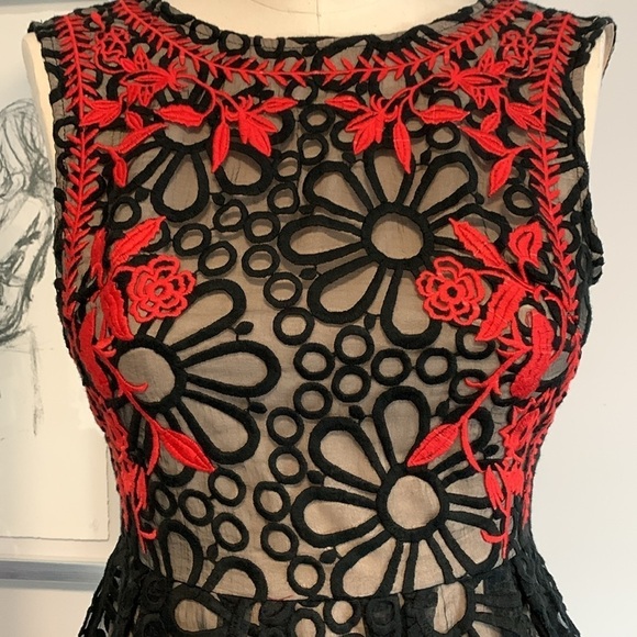 Black and Red Floral Lace Short Dress - Picture 4 of 8